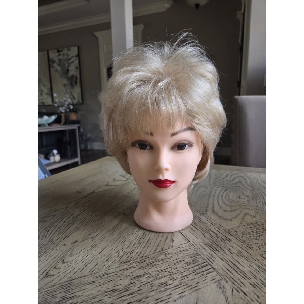 Emmor Blonde Wig for Women Natural Cut Wig Daily Hair 18/613 Layered Wig - Picture 2 of 14